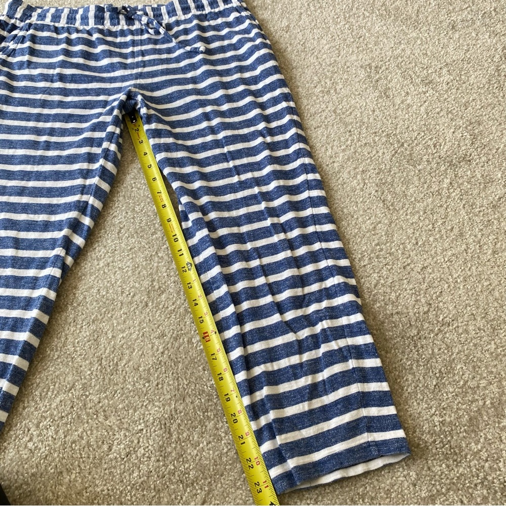 Vineyard Vines Navy Blue White Striped Knit Nautical Capri Pants Size Medium - Picture 10 of 10